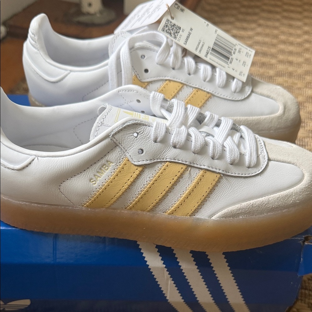 NWT adidas Sambae W White with Pale Yellow Stripes and Gum Sole - Picture 3 of 7
